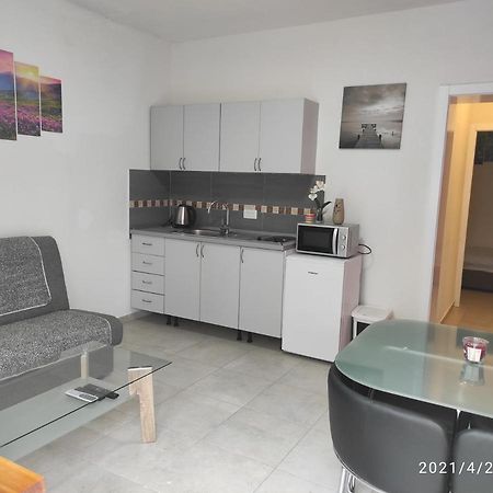 Apartmani Quattro スタリグラード エクステリア 写真