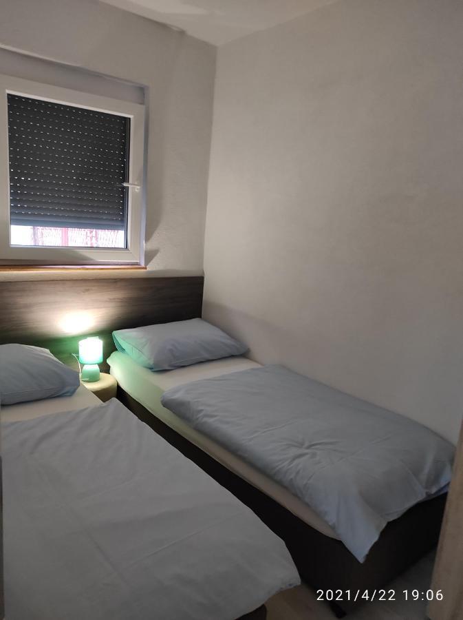 Apartmani Quattro スタリグラード エクステリア 写真