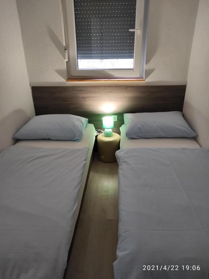 Apartmani Quattro スタリグラード エクステリア 写真