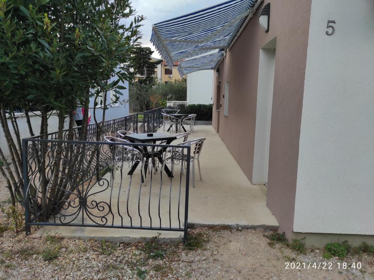 Apartmani Quattro スタリグラード エクステリア 写真