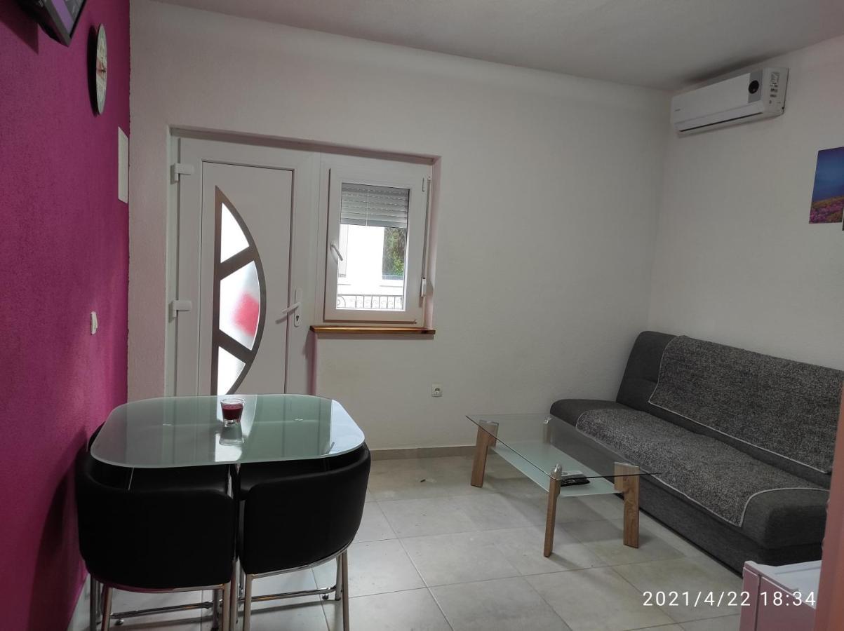 Apartmani Quattro スタリグラード エクステリア 写真