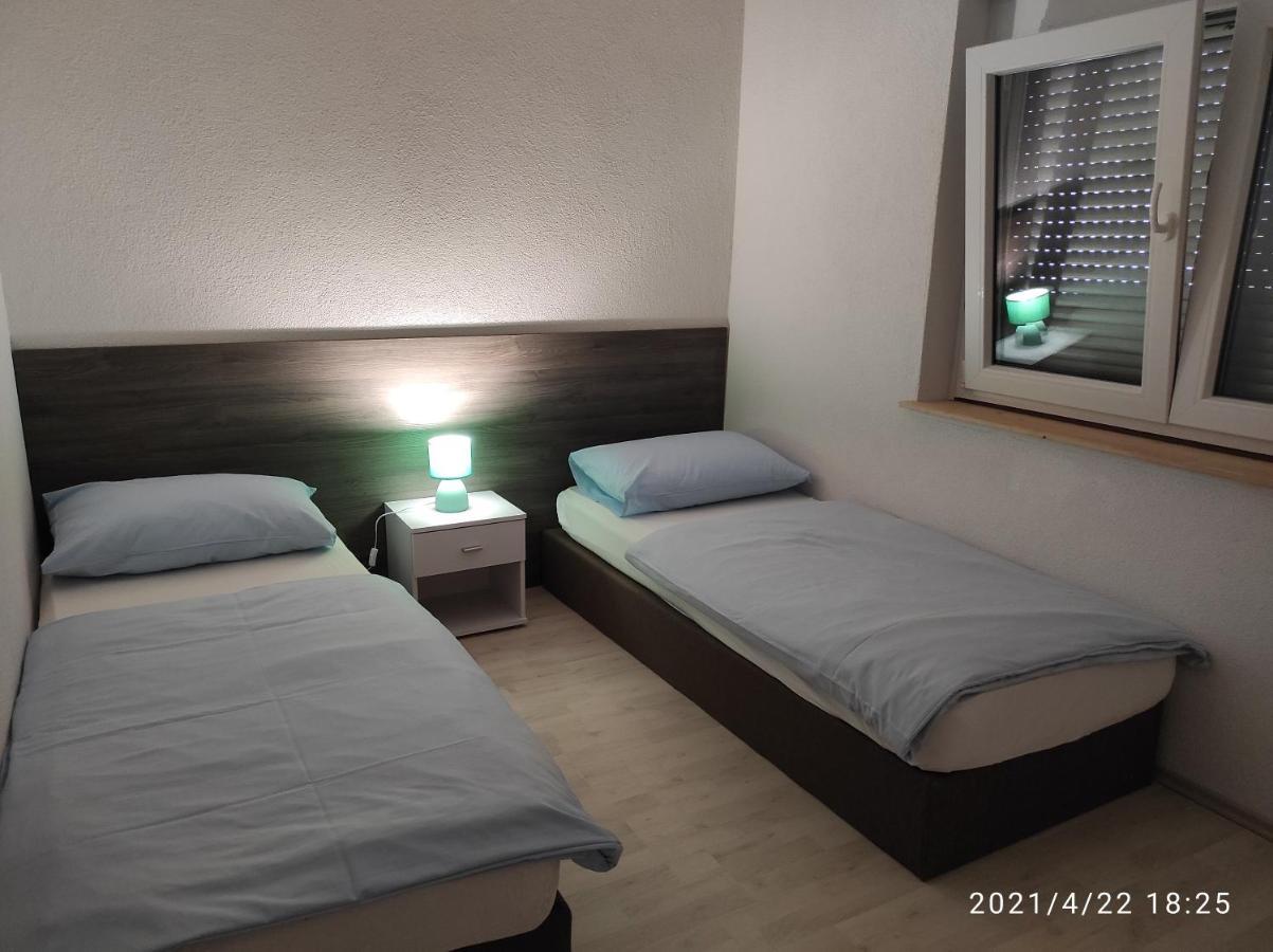 Apartmani Quattro スタリグラード エクステリア 写真